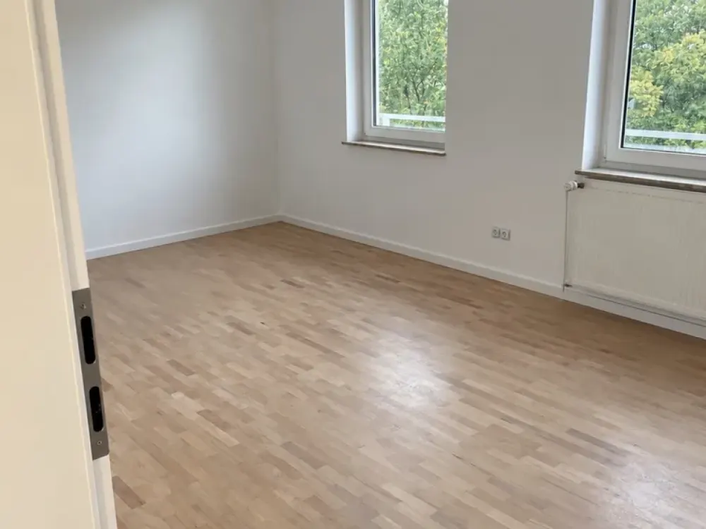 Bright 2-Room Apartment in Central Location of Sarstedt, Elevator, Balcony & Underground Parking