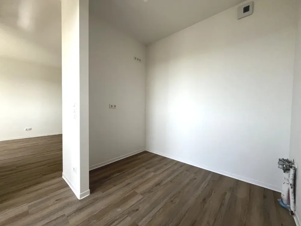 New Build: Modern 4-Room Apartment with Daylight Bathroom and Loggia in Zentrum-Ost | Optional with Fitted Kitchen
