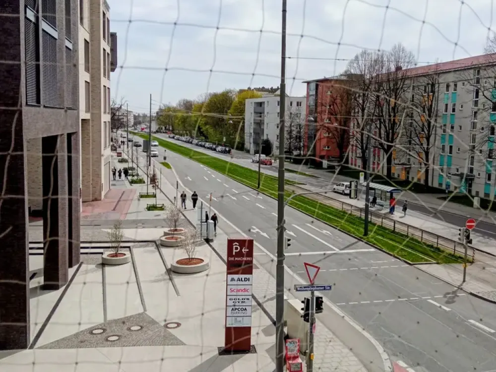 WG-geeignet: Modernes Wohnen in Berg am Laim: Helle 2-Zimmer-Wohnung mit Balkon, Küche, Keller