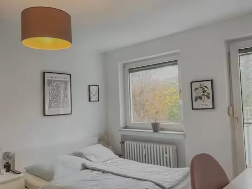 2-Room Apartment with Balcony in Köln-Weidenpesch