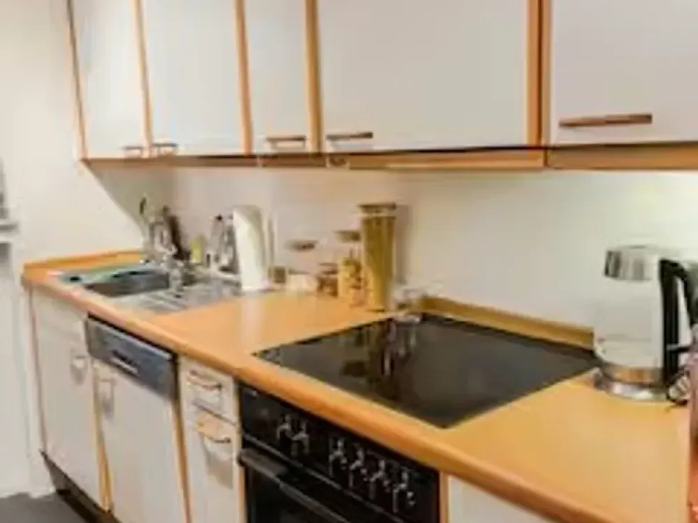 2-Room Apartment with Balcony in Köln-Weidenpesch