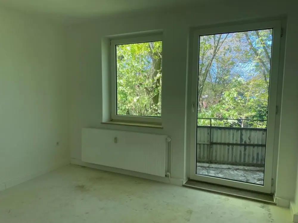 Well-maintained 3-room apartment with fitted kitchen
