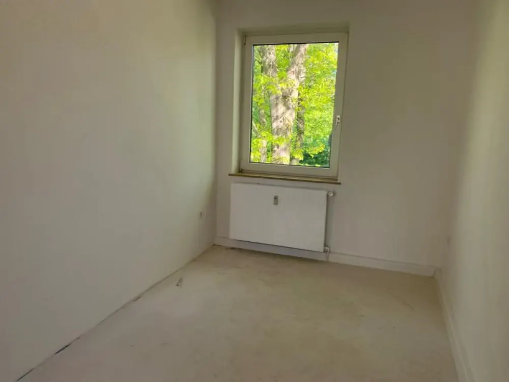 Well-maintained 3-room apartment with fitted kitchen