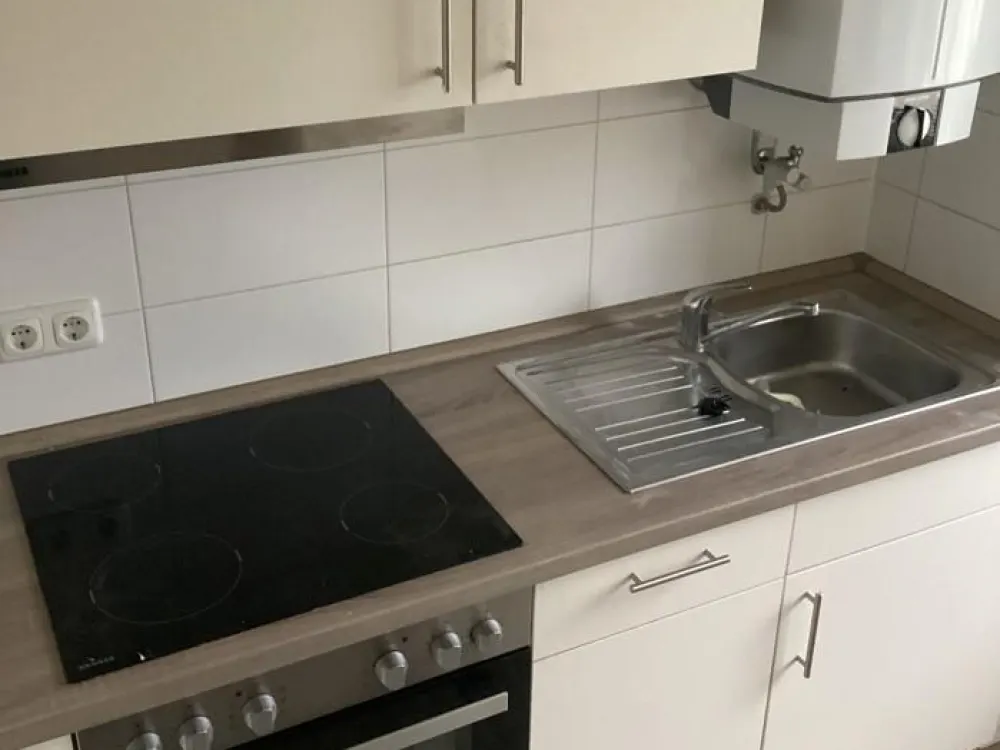 Well-maintained 3-room apartment with fitted kitchen