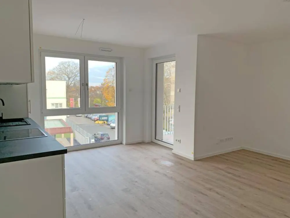 N-Schweinau: السكن الأول! شقة ذات غرفتين مشرقة وساحرة (الطابق الثاني) مع مطبخ مجهز وشرفة ومصعد + موقف سيارات تحت الأرض