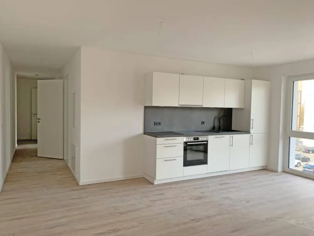 N-Schweinau: السكن الأول! شقة ذات غرفتين مشرقة وساحرة (الطابق الثاني) مع مطبخ مجهز وشرفة ومصعد + موقف سيارات تحت الأرض
