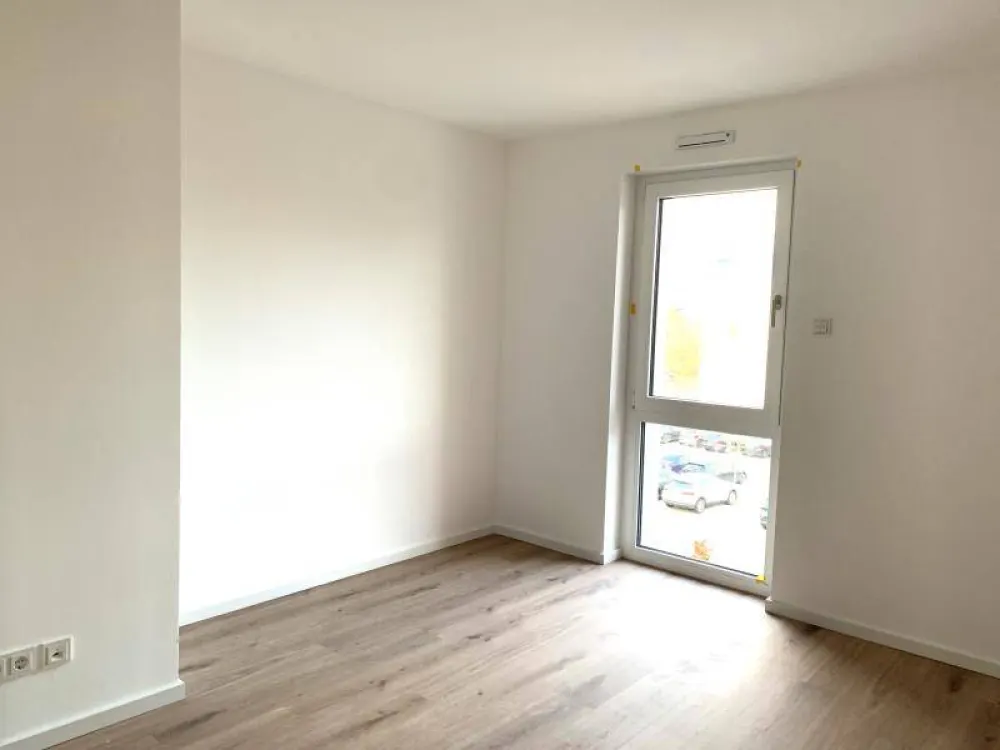 N-Schweinau: السكن الأول! شقة ذات غرفتين مشرقة وساحرة (الطابق الثاني) مع مطبخ مجهز وشرفة ومصعد + موقف سيارات تحت الأرض