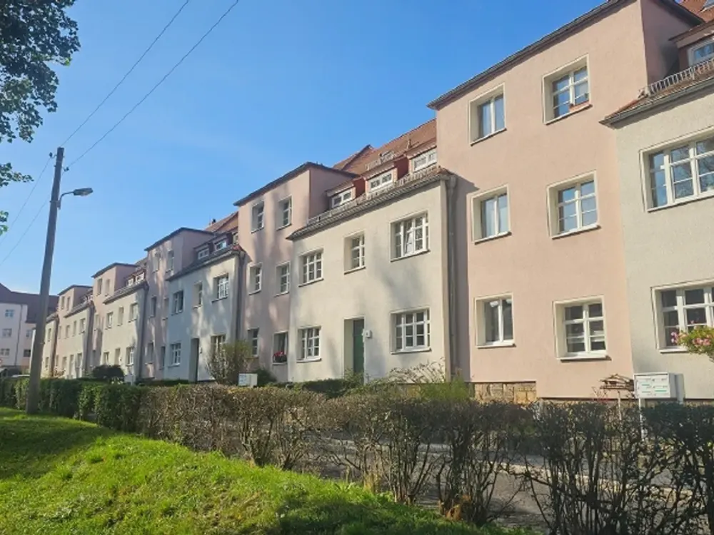 Quiet Side Street & Short Distances: 2-Room Apartment with Fitted Kitchen