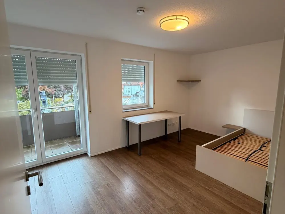 Nice, bright 2-person shared flat room (both rooms available)