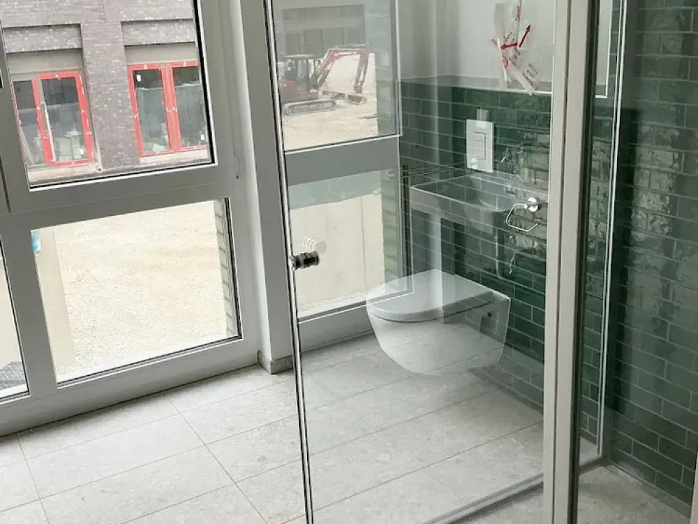 Move In and Enjoy! New Build Apartment with 3 Rooms, Flooded with Light, Loggia, Fitted Kitchen, Elevator