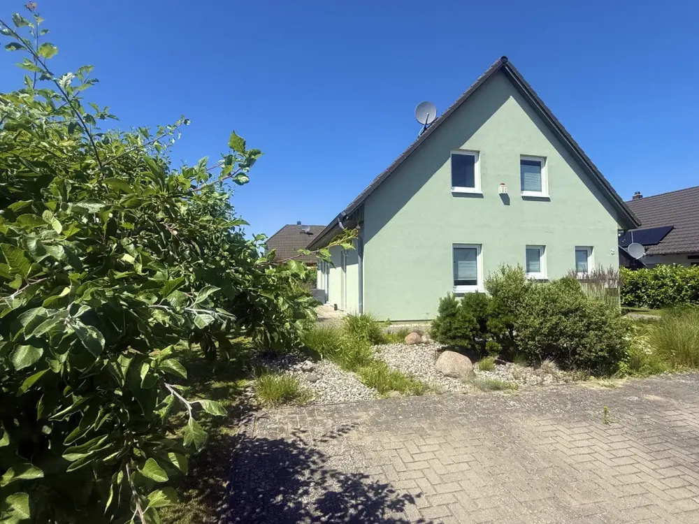 Möbliertes Einfamilienhaus in Bentwisch-Goorstorf mit Einbauküche, zwei Bäder, Terrasse und Garten!!