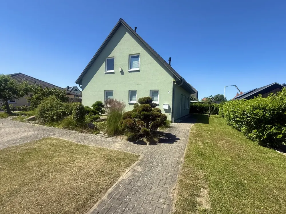 Möbliertes Einfamilienhaus in Bentwisch-Goorstorf mit Einbauküche, zwei Bäder, Terrasse und Garten!!