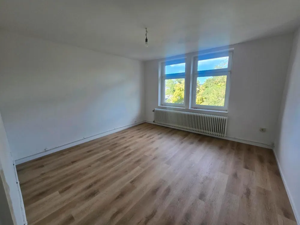 Freshly Renovated 2-Room Apartment