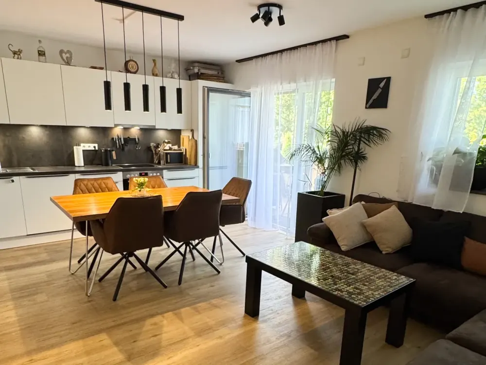 Family-Friendly 3-Room Apartment with Balcony