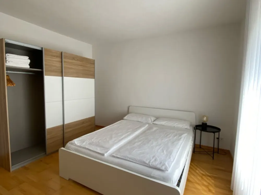 3 Furnished Shared Rooms in 3-Person Flatshare, Near Lake and City, Quiet Location for Students