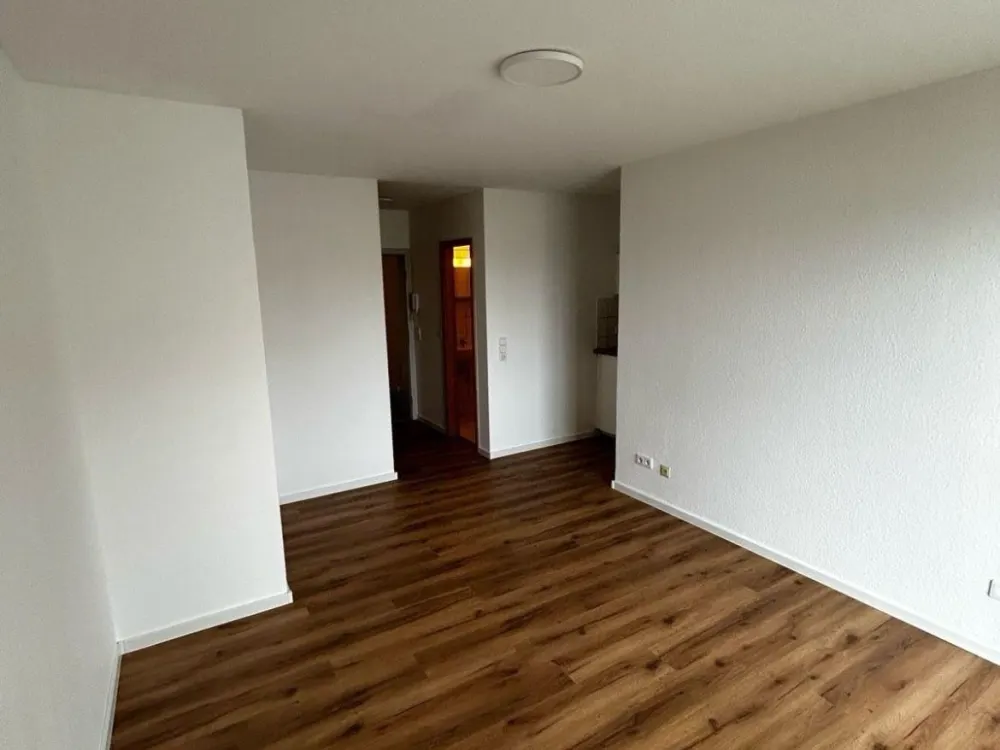 Bright 1-Room Apartment Near University with Underground Parking Space