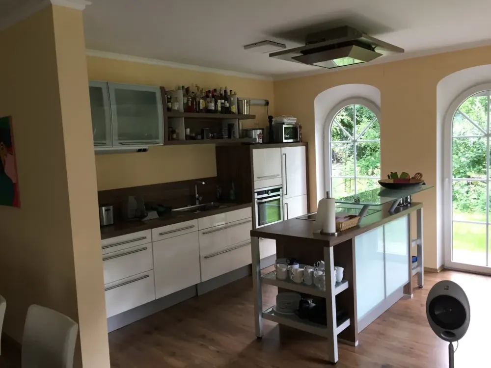 Erdgeschosswohnung im 2-Familienhaus, Terrasse, EBK & Garten