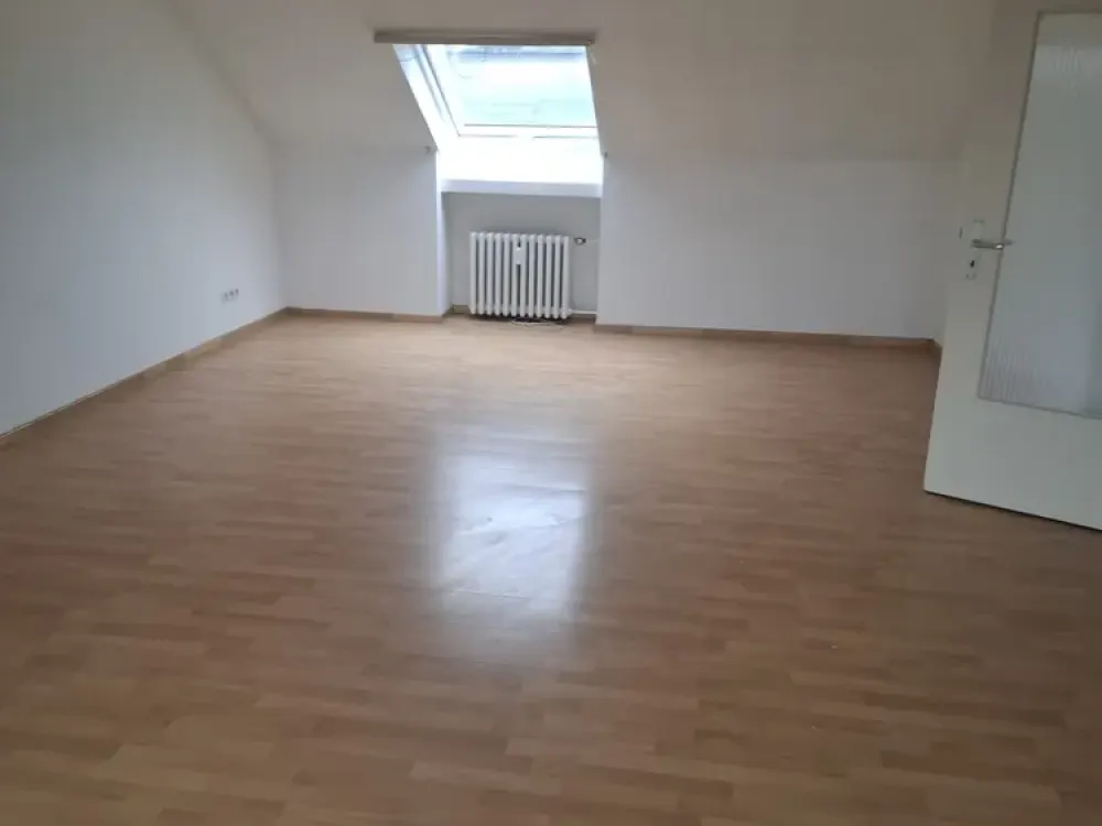 2-Room Attic Apartment in a Well-Maintained 3-Family House in Dortmund-Brackel