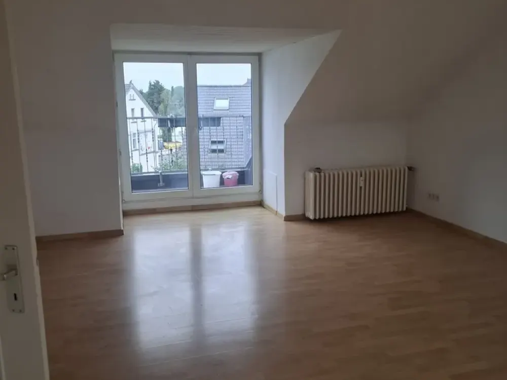 2-Room Attic Apartment in a Well-Maintained 3-Family House in Dortmund-Brackel