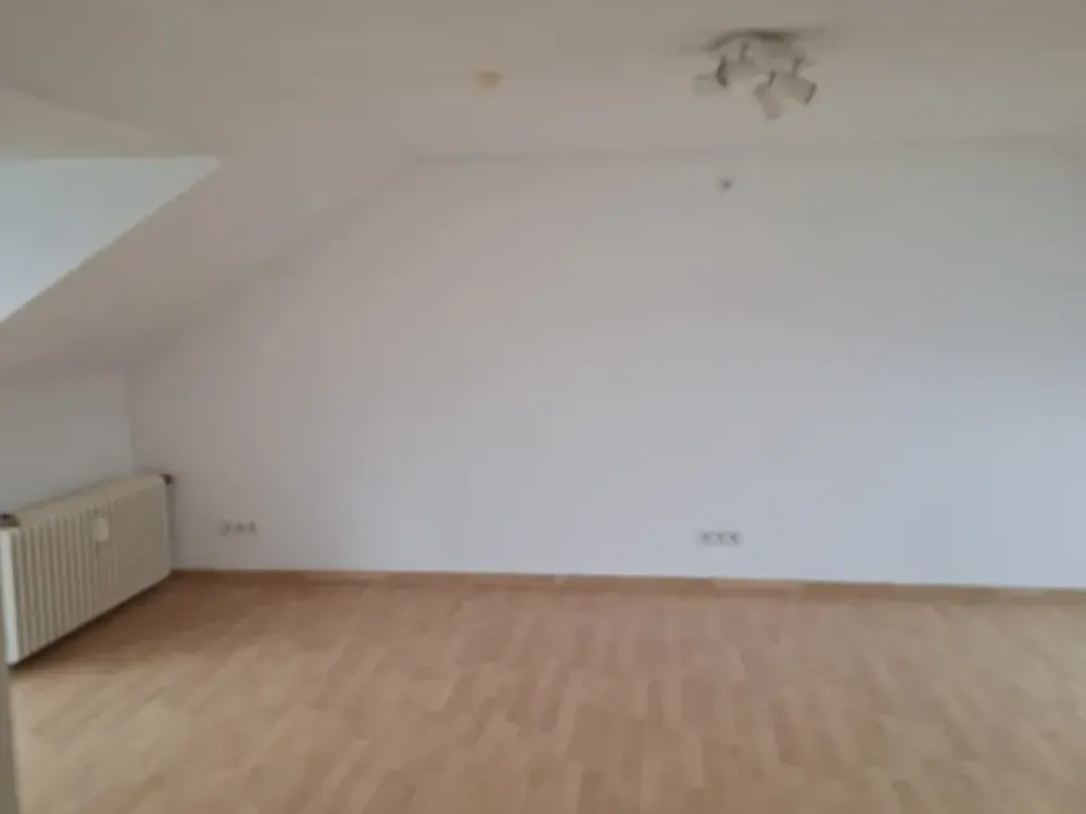 2-Room Attic Apartment in a Well-Maintained 3-Family House in Dortmund-Brackel