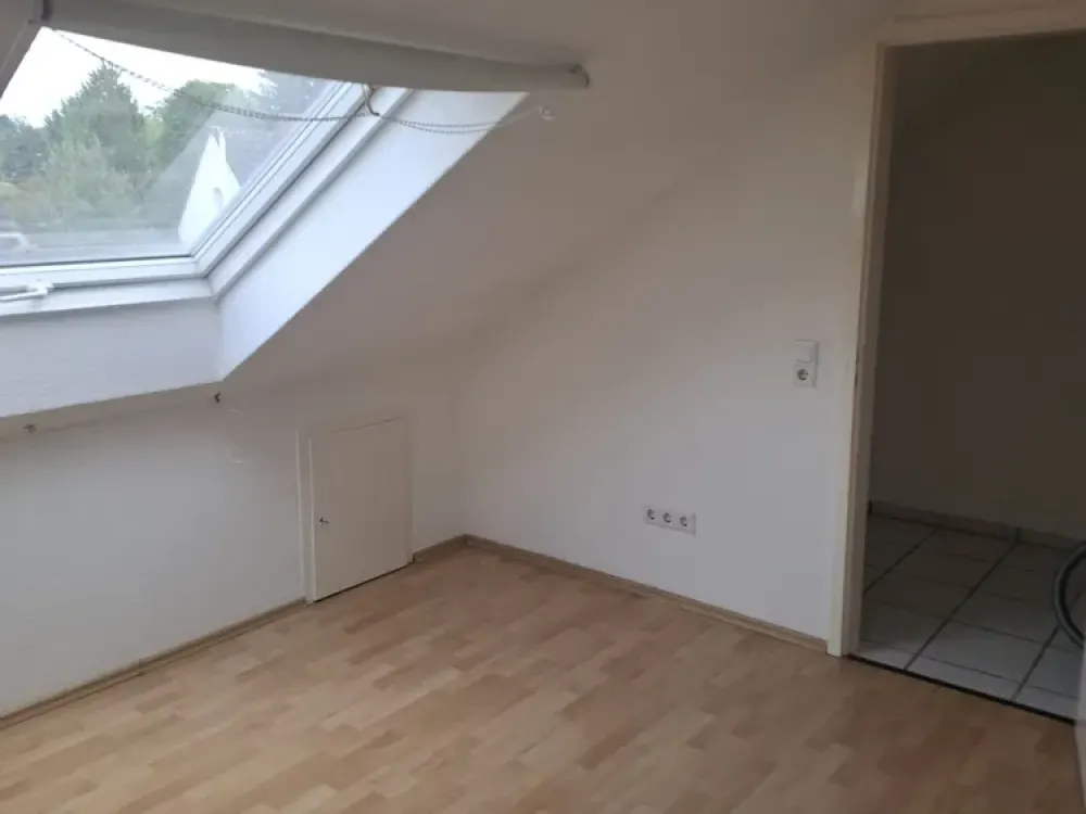 2-Room Attic Apartment in a Well-Maintained 3-Family House in Dortmund-Brackel