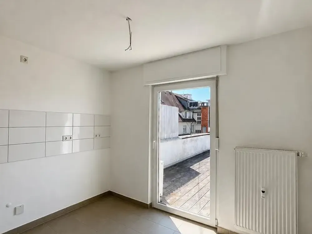 7567 - Nähe Stadtgarten: Sanierte 2-Zimmerwohnung mit herrlicher Dachterrasse!