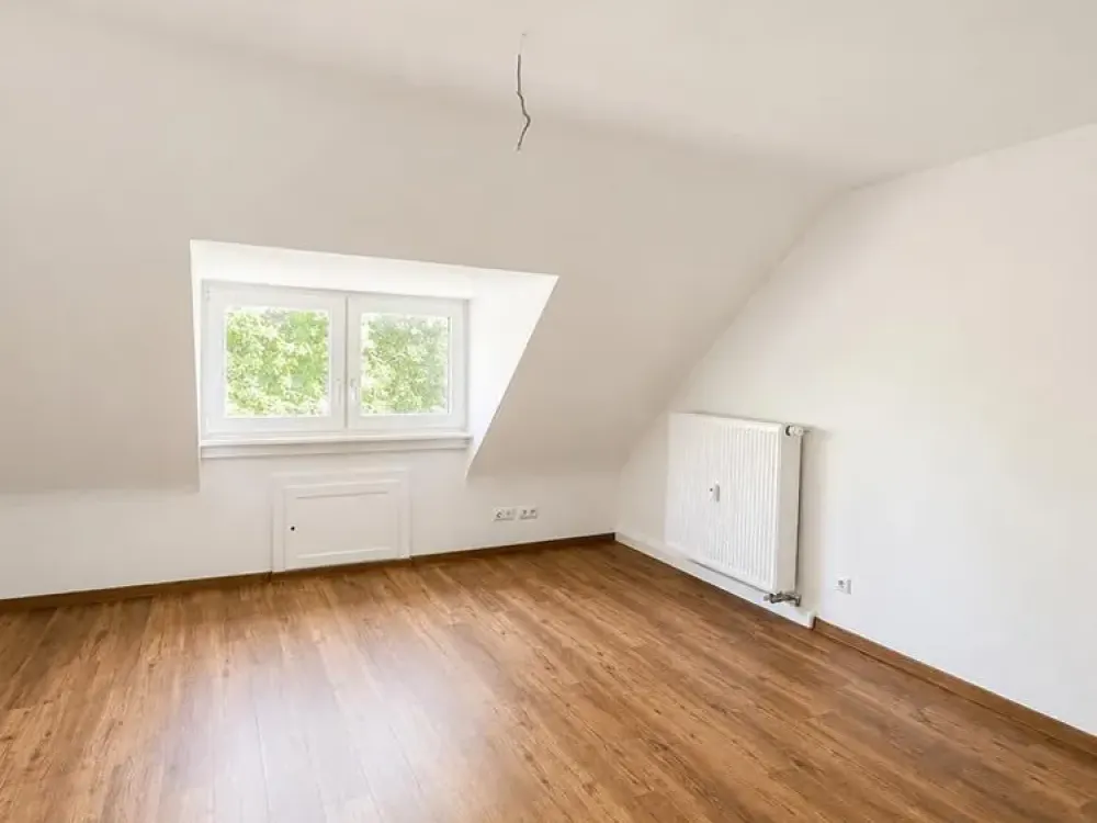 7567 - Nähe Stadtgarten: Sanierte 2-Zimmerwohnung mit herrlicher Dachterrasse!