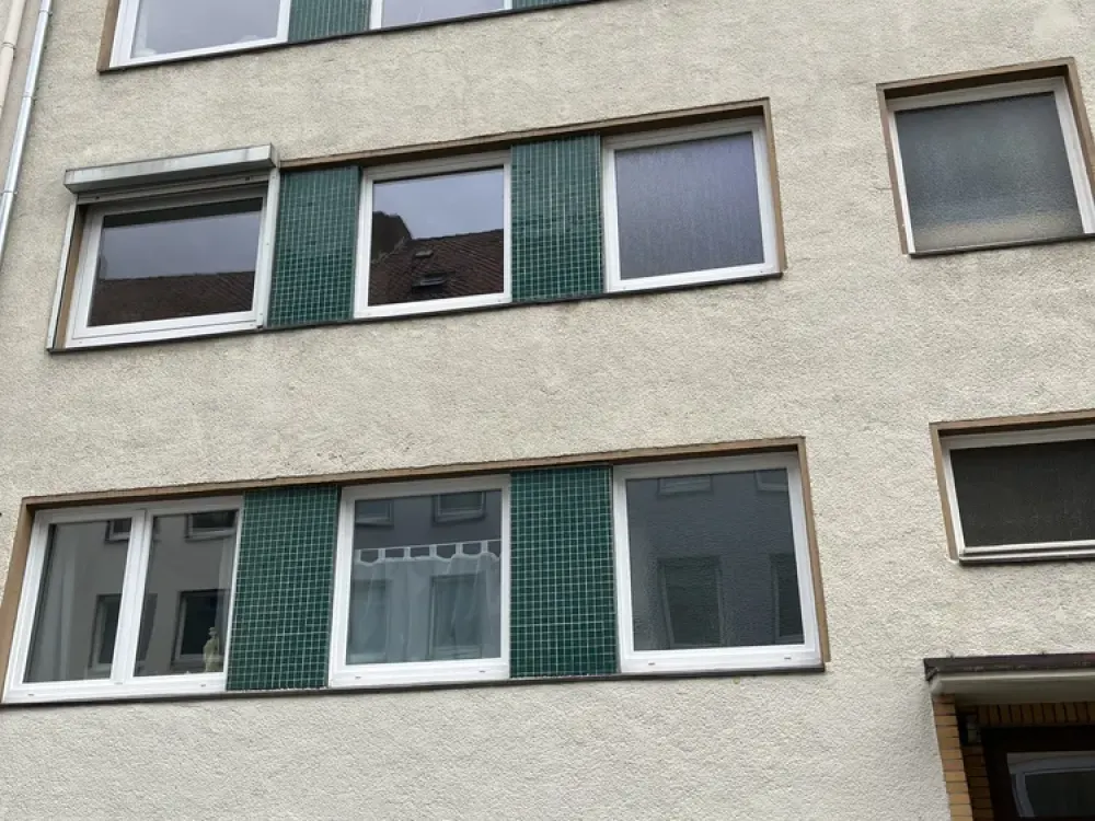 Bright 3-Room Apartment on Seilerstr. with Garage, Balcony and Fitted Kitchen in Prime Südstadt Location