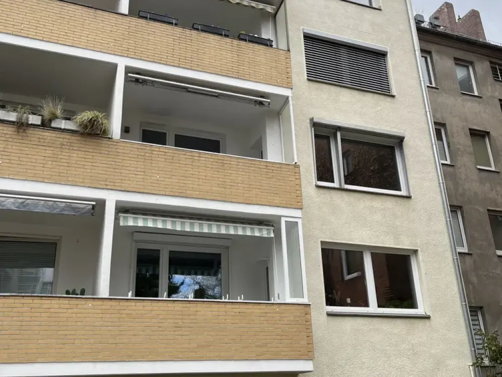 Bright 3-Room Apartment on Seilerstr. with Garage, Balcony and Fitted Kitchen in Prime Südstadt Location