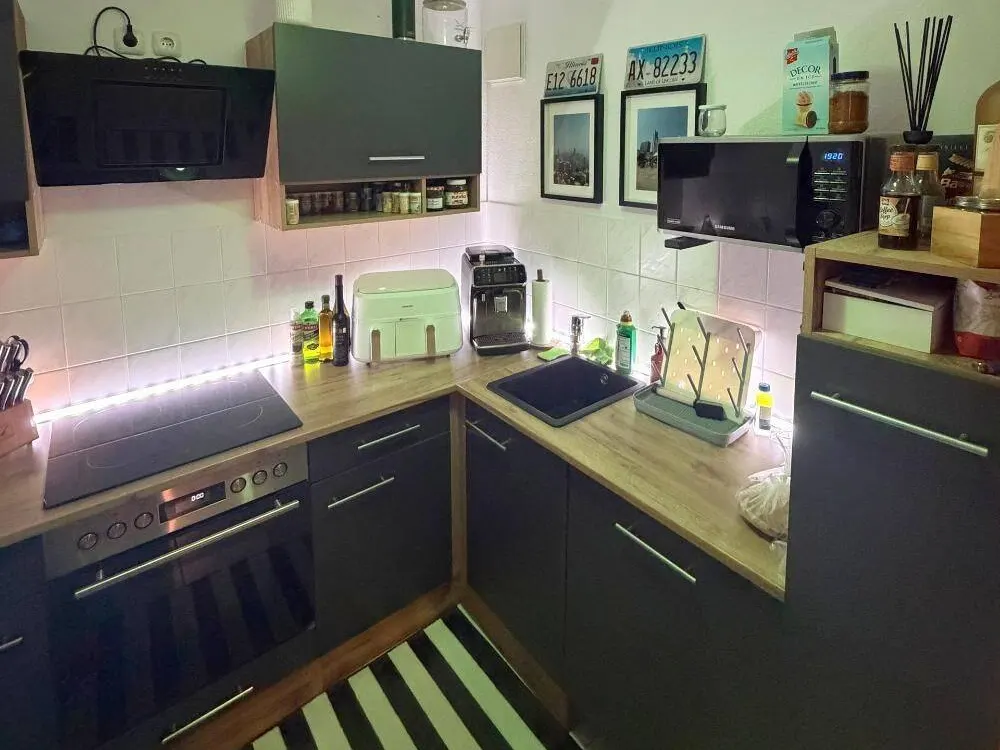 From Nov. 2026: Cozy 2-room attic apartment with balcony and parquet * Built-in kitchen to be taken over