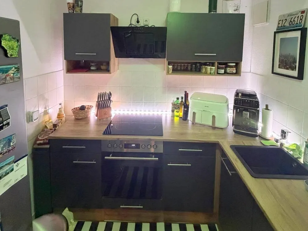 From Nov. 2026: Cozy 2-room attic apartment with balcony and parquet * Built-in kitchen to be taken over