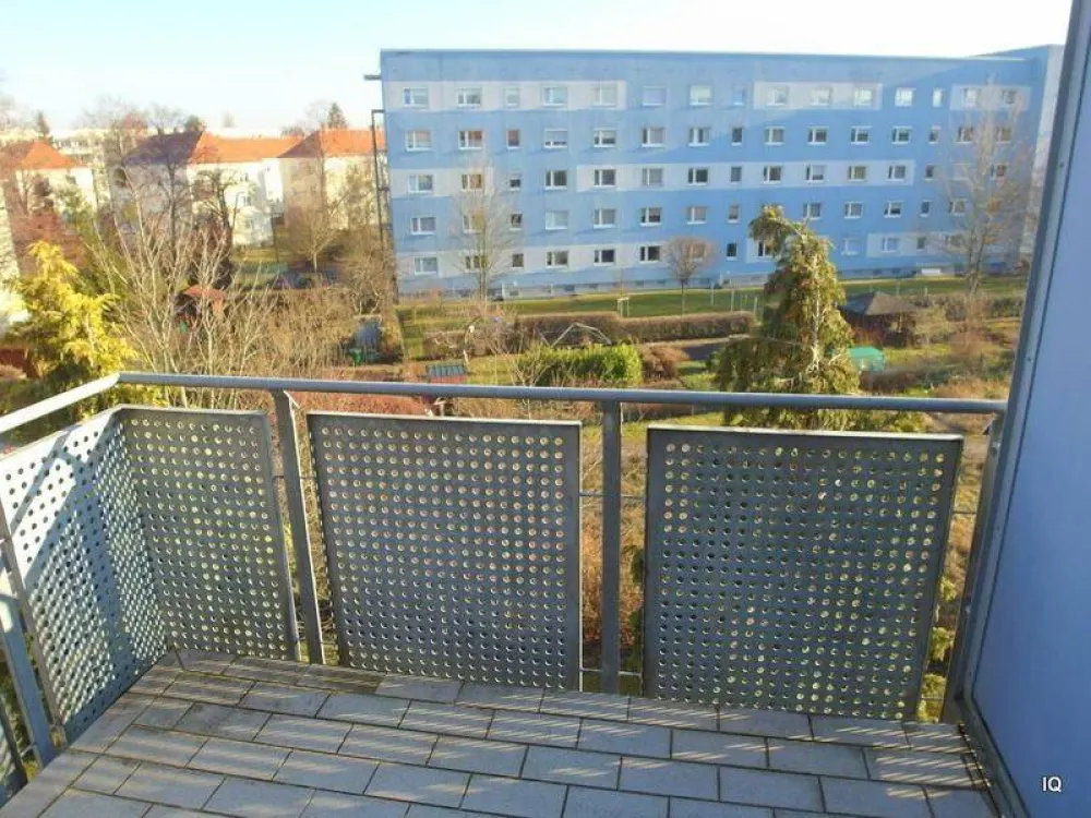 From Nov. 2026: Cozy 2-room attic apartment with balcony and parquet * Built-in kitchen to be taken over