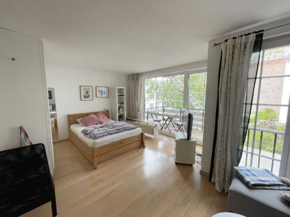 Düsseldorf-Unterbilk! Apartment! Ruhig mit Balkon und Lift und Einbauküche!
