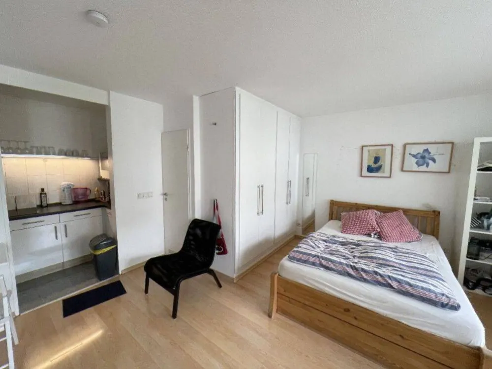 Düsseldorf-Unterbilk! Apartment! Ruhig mit Balkon und Lift und Einbauküche!