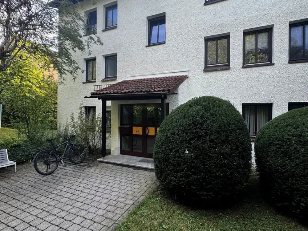 First occupancy after renovation: bright 2-room apartment with winter garden