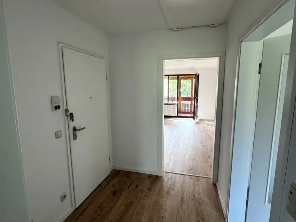 First occupancy after renovation: bright 2-room apartment with winter garden