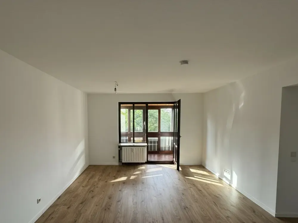 First occupancy after renovation: bright 2-room apartment with winter garden