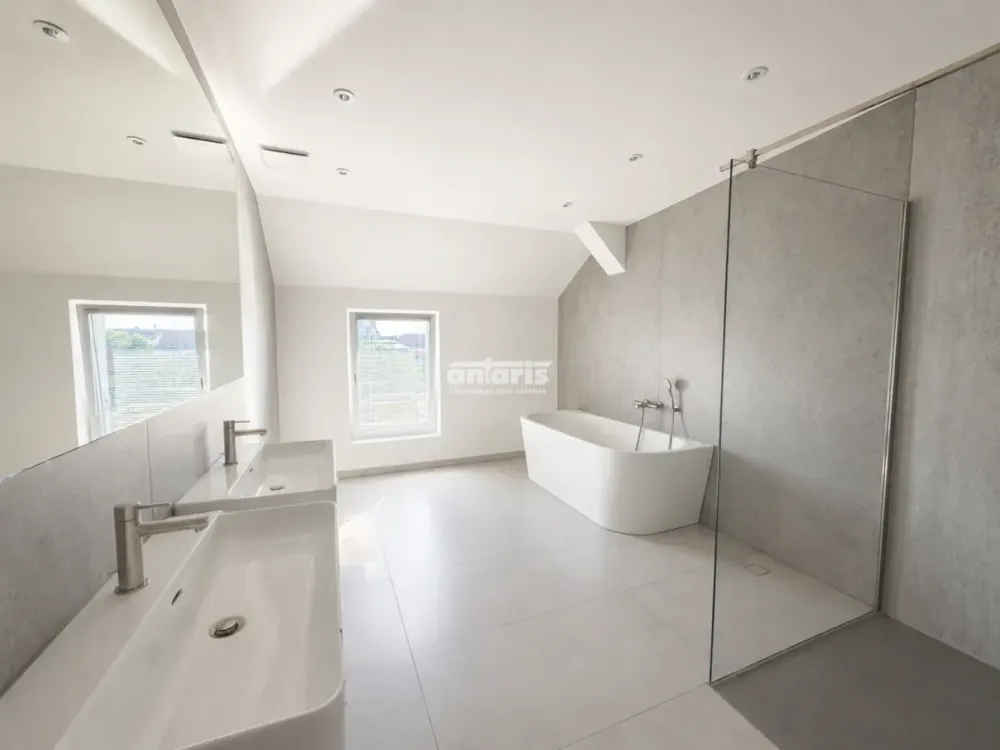 antaris Immobilien GmbH ** Altstadtflair trifft Wohnkomfort, 4 Räume im Herzen Erfurts! **