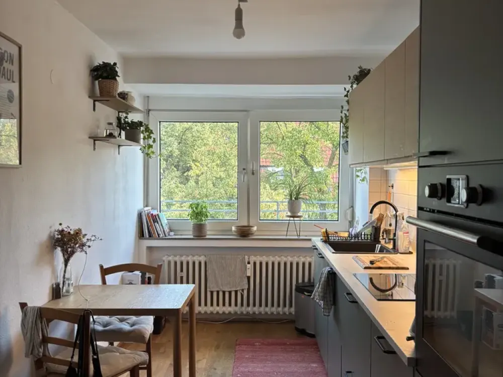 3-Room Attic Apartment with Balcony in the Popular Hansaviertel