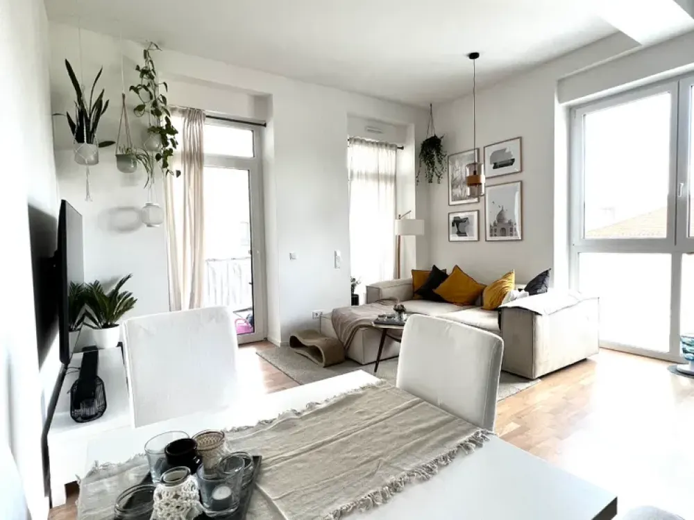 Modern 3-Room Apartment with 2 Balconies, High Ceilings and More