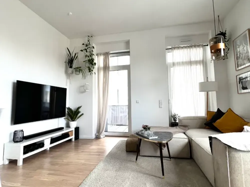 Modern 3-Room Apartment with 2 Balconies, High Ceilings and More