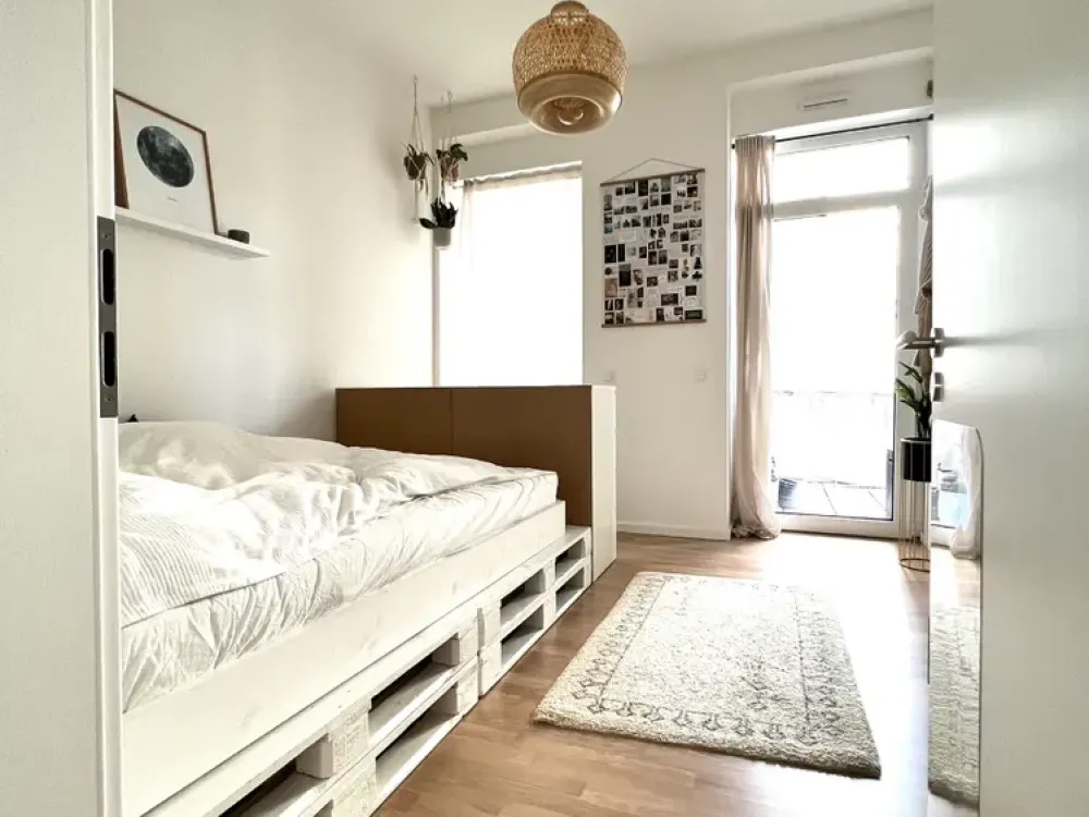 Modern 3-Room Apartment with 2 Balconies, High Ceilings and More
