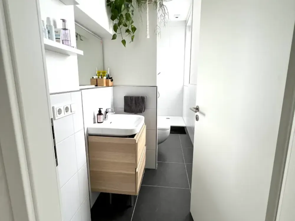Modern 3-Room Apartment with 2 Balconies, High Ceilings and More