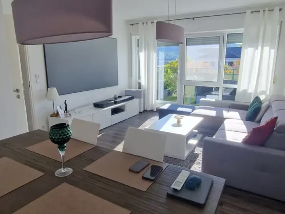 3-room penthouse apartment with large balcony, elevator and garage in Stuttgart-Untertürkheim