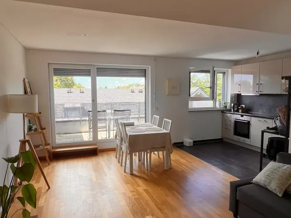Wohnen mit Charakter: 2-Zimmer-Dachterrassen-Wohnung in München-Perlach