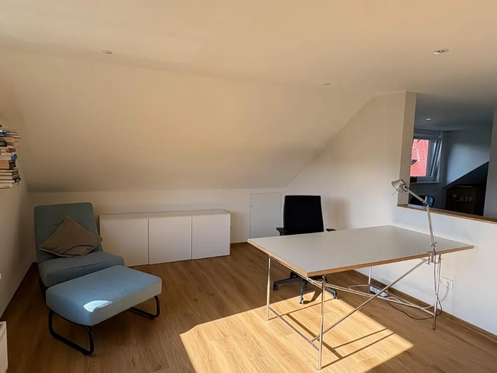 Attic Apartment in Central Location in Pb. - Near University