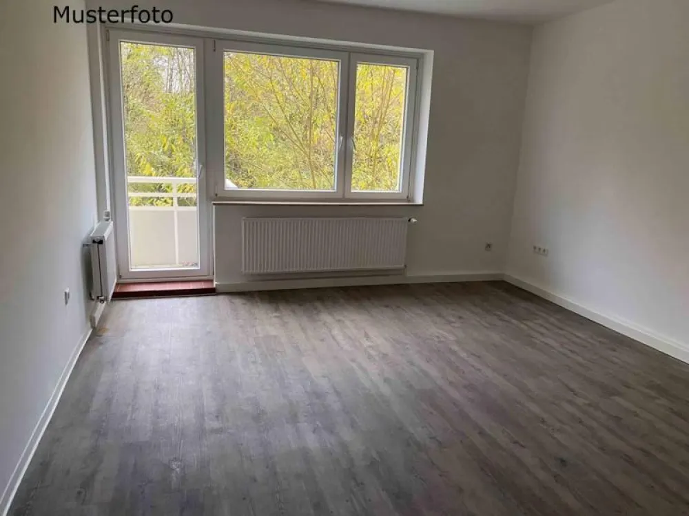 Renovated 3-Room Apartment with Balcony