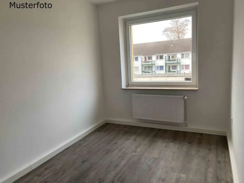 Renovated 3-Room Apartment with Balcony