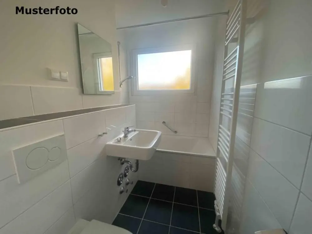 Renovated 3-Room Apartment with Balcony