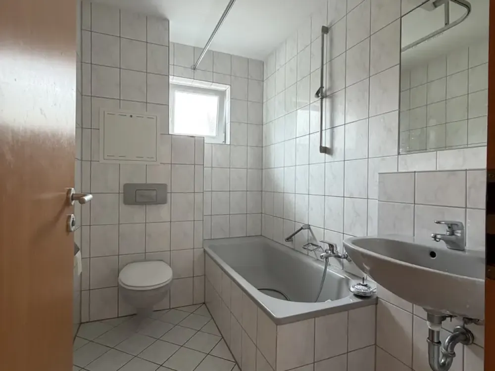 Charming 3-Room Apartment with Plenty of Light, Near Sulzbachtalklinik Directly from the Landlord